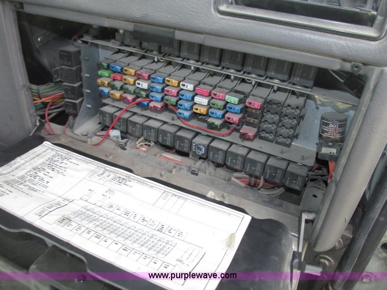 image for item F7379 1998 International 9200 semi truck