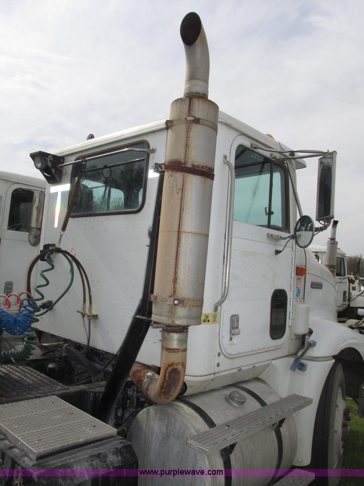 image for item F7379 1998 International 9200 semi truck