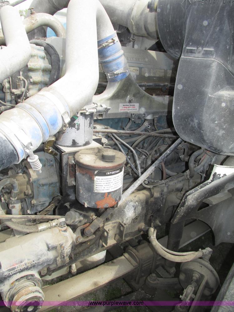 image for item F7379 1998 International 9200 semi truck