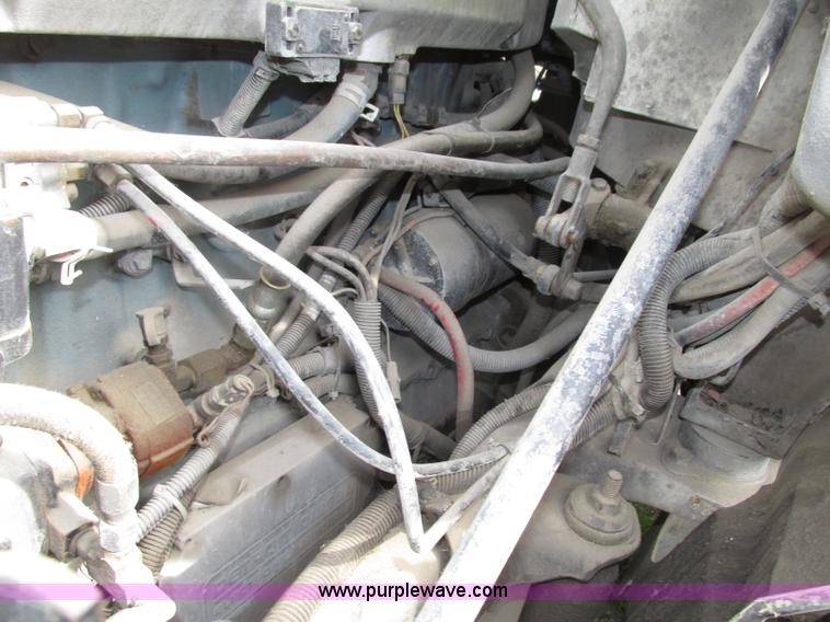 image for item F7379 1998 International 9200 semi truck