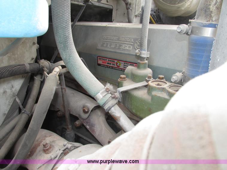 image for item F7379 1998 International 9200 semi truck