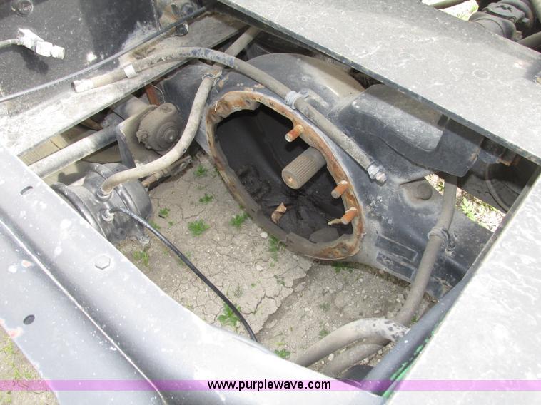 image for item F7379 1998 International 9200 semi truck