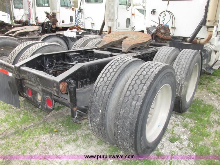 image for item F7379 1998 International 9200 semi truck