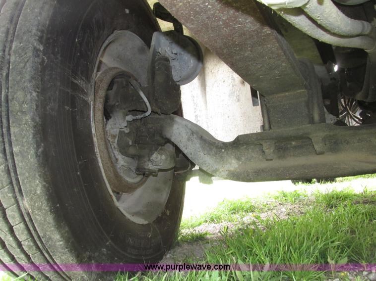 image for item F7379 1998 International 9200 semi truck