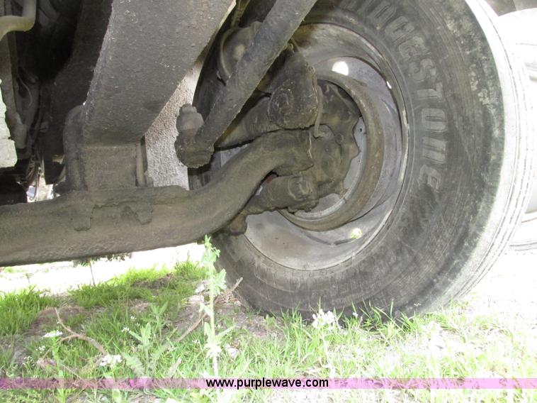 image for item F7379 1998 International 9200 semi truck