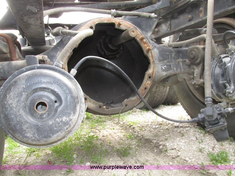 image for item F7379 1998 International 9200 semi truck