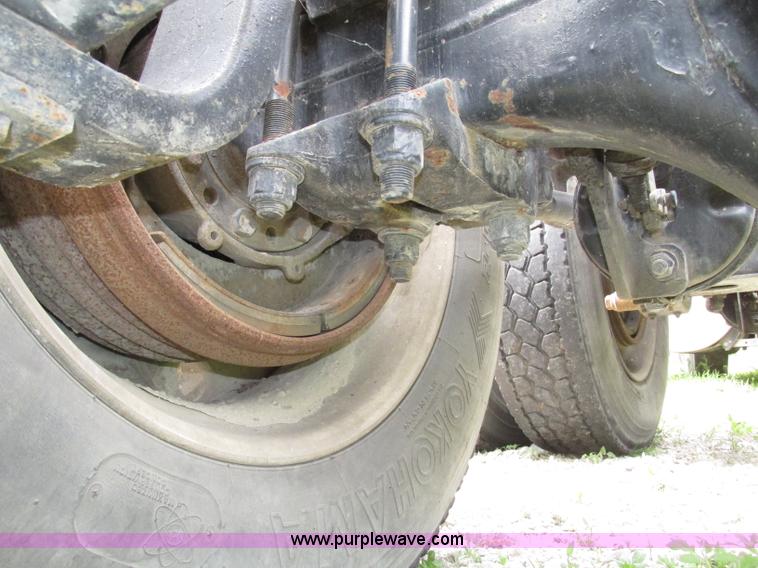 image for item F7379 1998 International 9200 semi truck