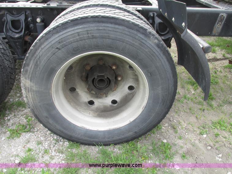 image for item F7379 1998 International 9200 semi truck