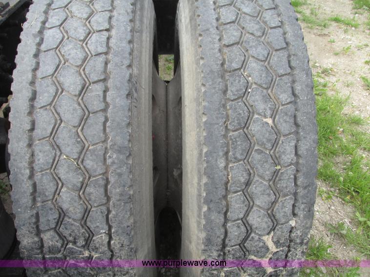 image for item F7379 1998 International 9200 semi truck