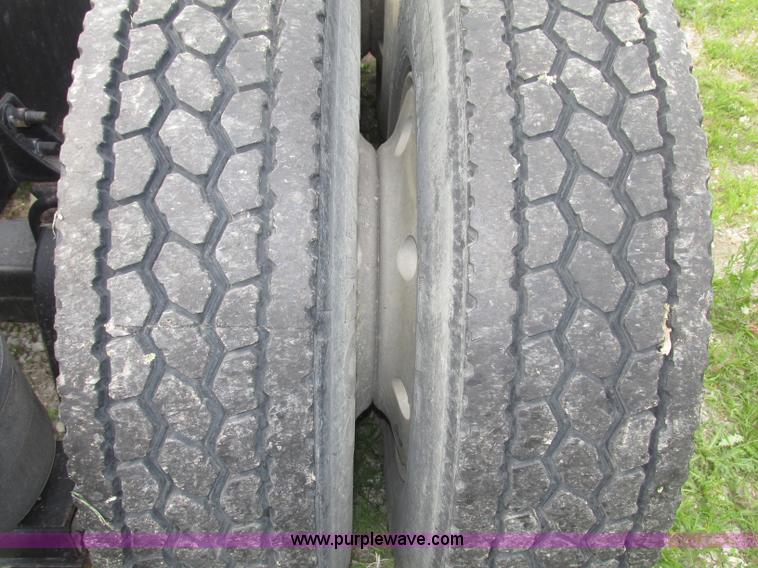 image for item F7379 1998 International 9200 semi truck