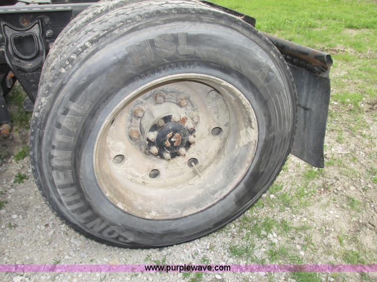 image for item F7379 1998 International 9200 semi truck