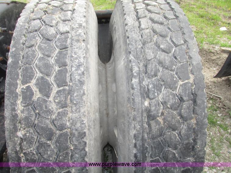 image for item F7379 1998 International 9200 semi truck