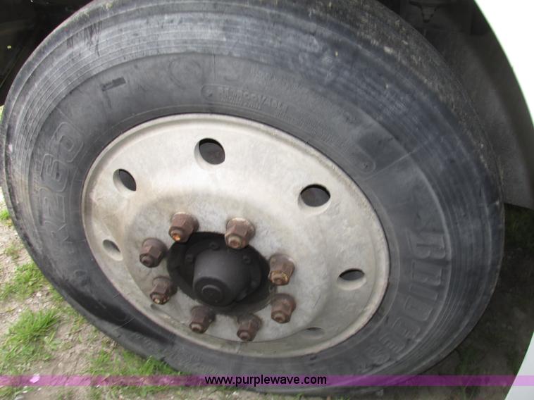 image for item F7379 1998 International 9200 semi truck