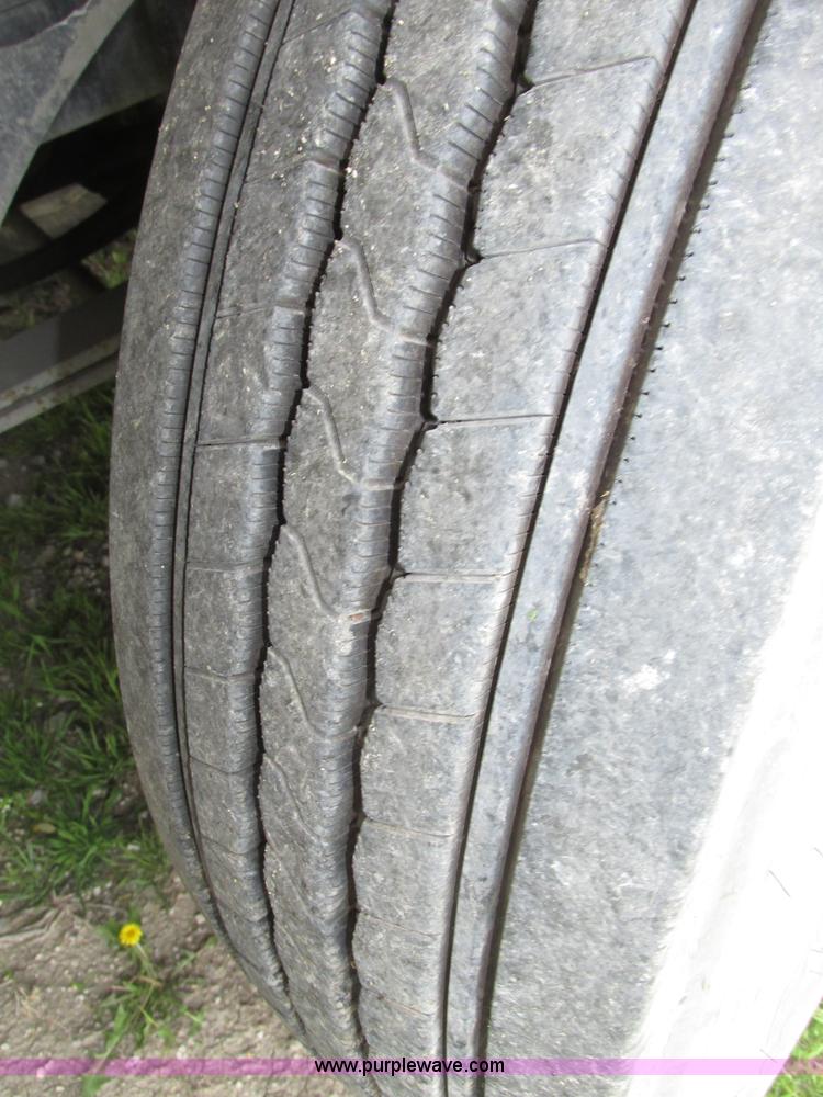 image for item F7379 1998 International 9200 semi truck