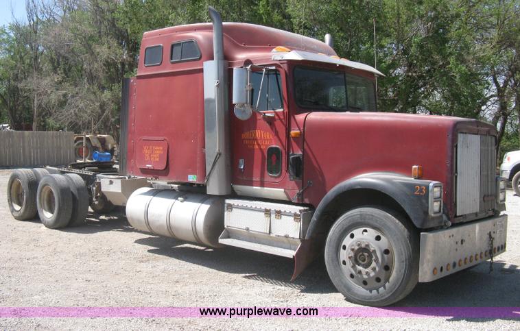 image for item G8284 1996 International F9370 semi truck