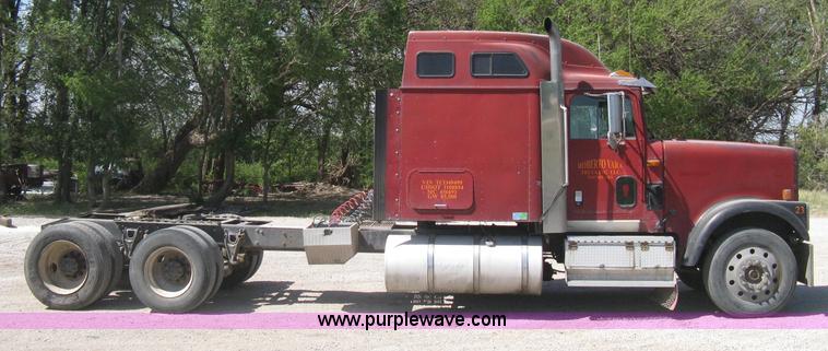 image for item G8284 1996 International F9370 semi truck