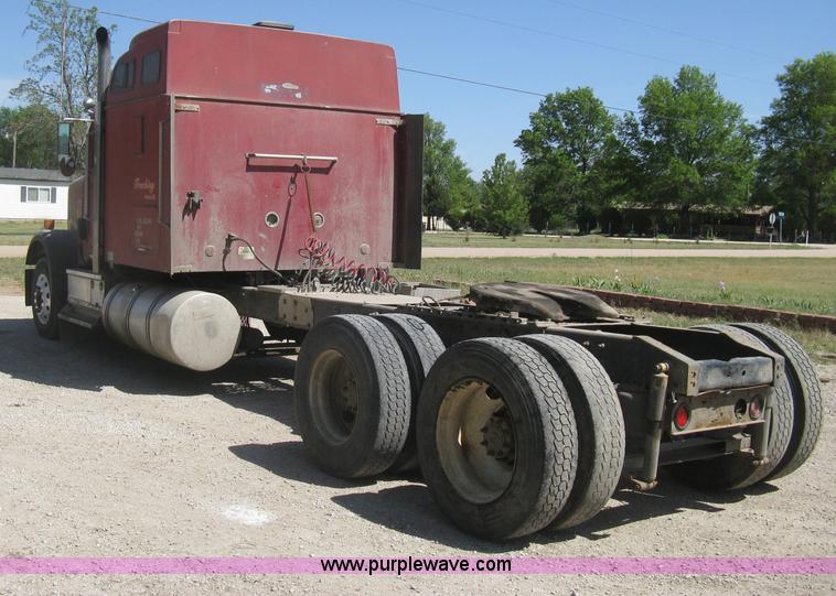 image for item G8284 1996 International F9370 semi truck