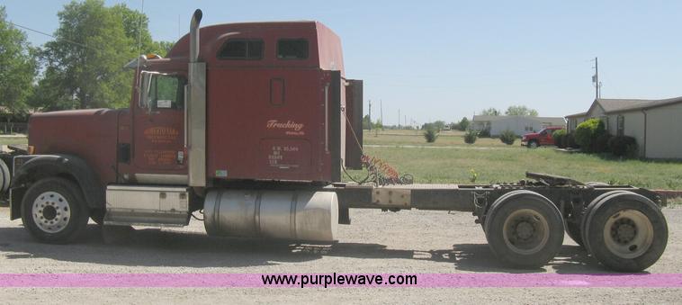 image for item G8284 1996 International F9370 semi truck