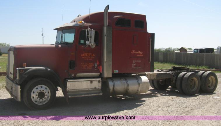 image for item G8284 1996 International F9370 semi truck