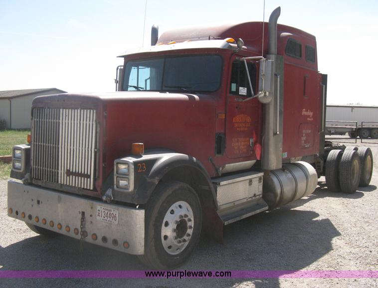 image for item G8284 1996 International F9370 semi truck