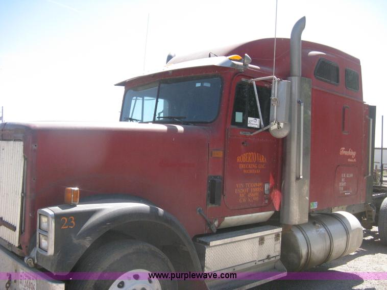 image for item G8284 1996 International F9370 semi truck