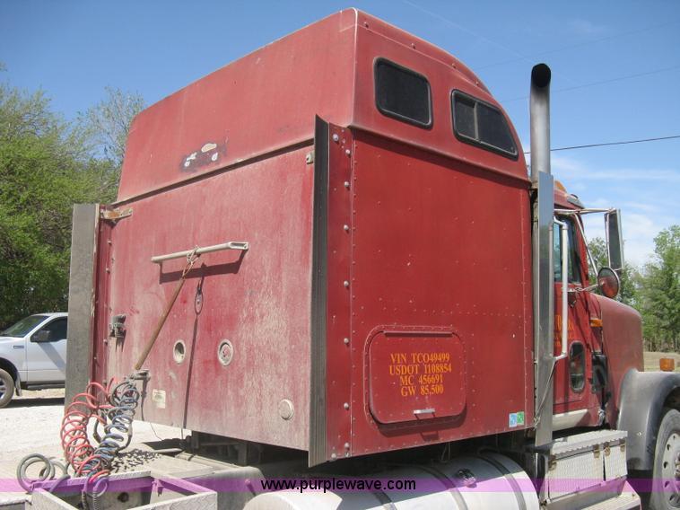 image for item G8284 1996 International F9370 semi truck