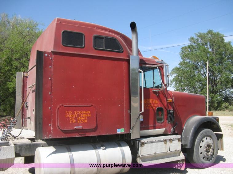 image for item G8284 1996 International F9370 semi truck