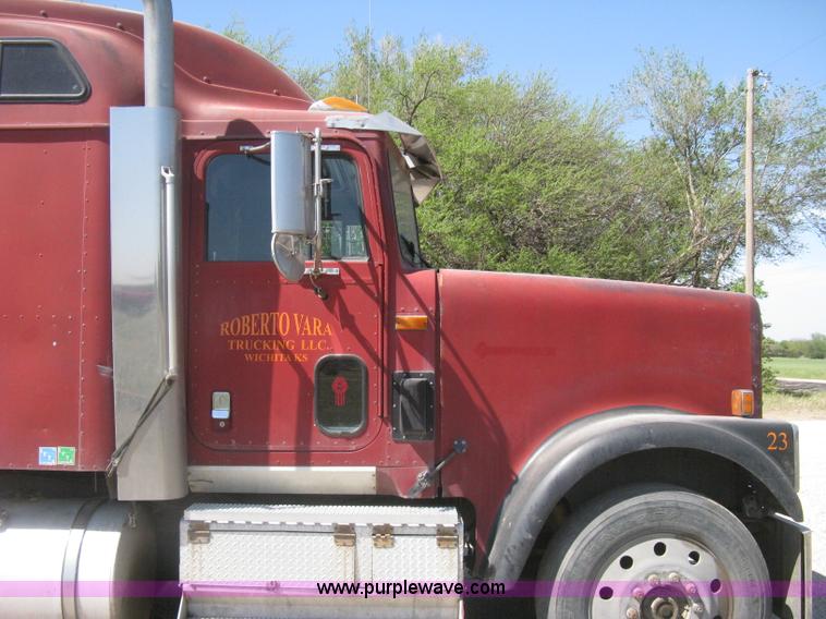 image for item G8284 1996 International F9370 semi truck