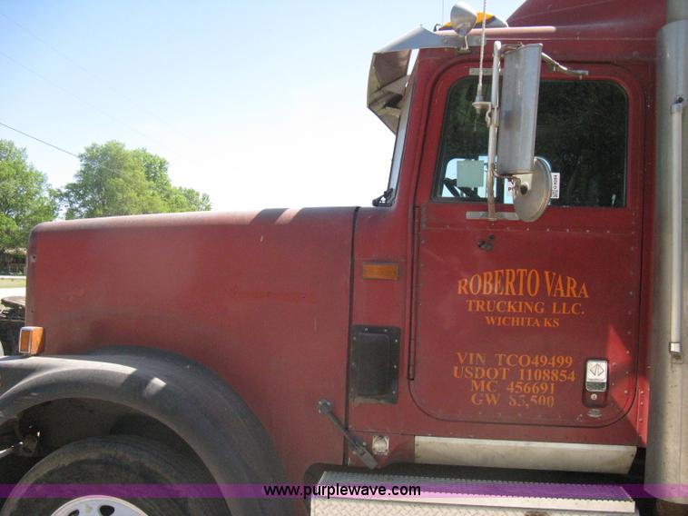 image for item G8284 1996 International F9370 semi truck