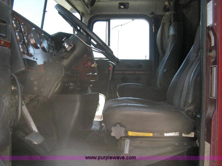 image for item G8284 1996 International F9370 semi truck