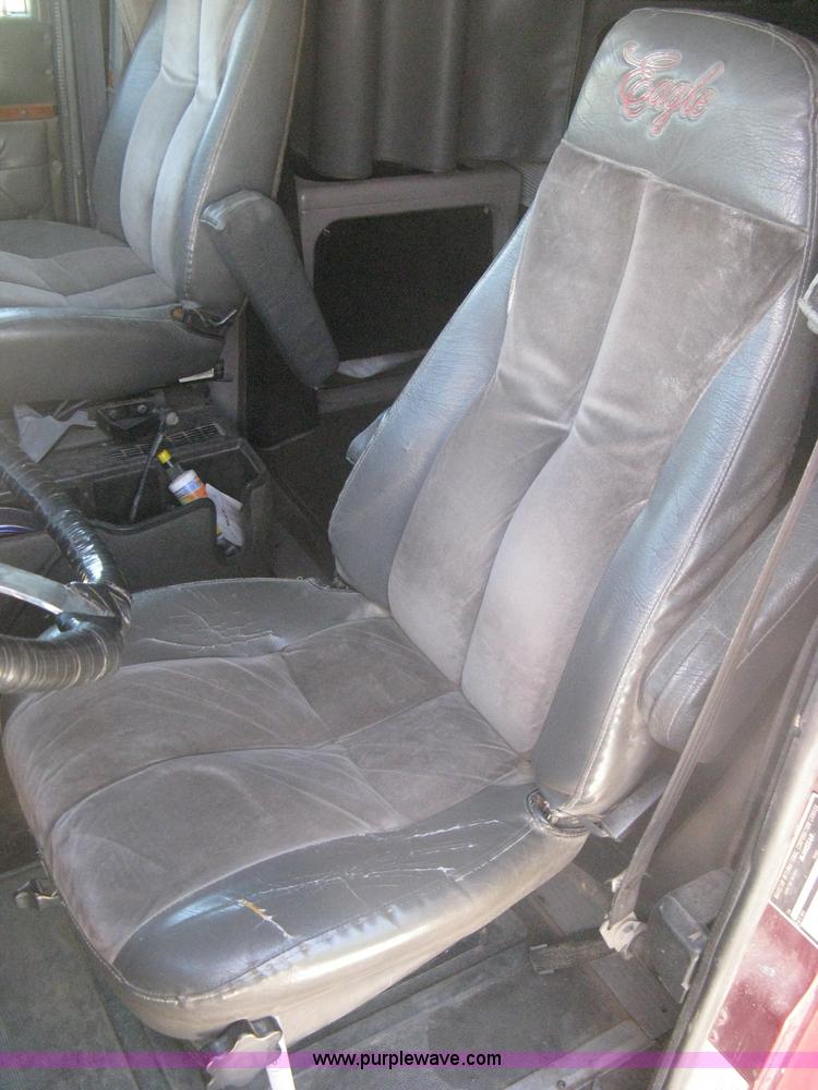 image for item G8284 1996 International F9370 semi truck