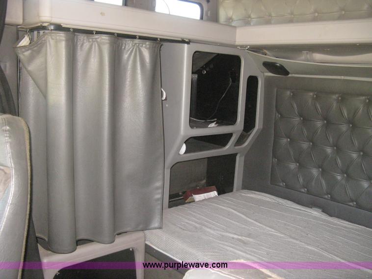 image for item G8284 1996 International F9370 semi truck