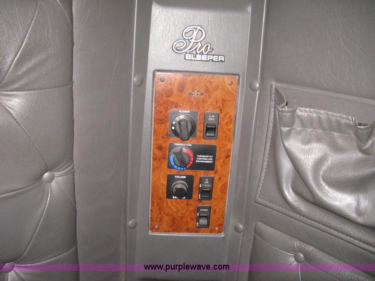 image for item G8284 1996 International F9370 semi truck