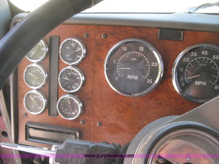 image for item G8284 1996 International F9370 semi truck