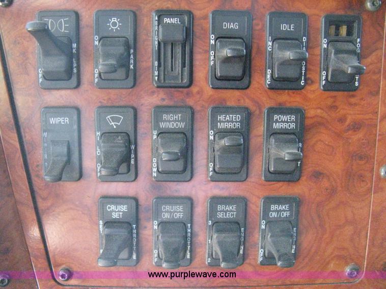 image for item G8284 1996 International F9370 semi truck