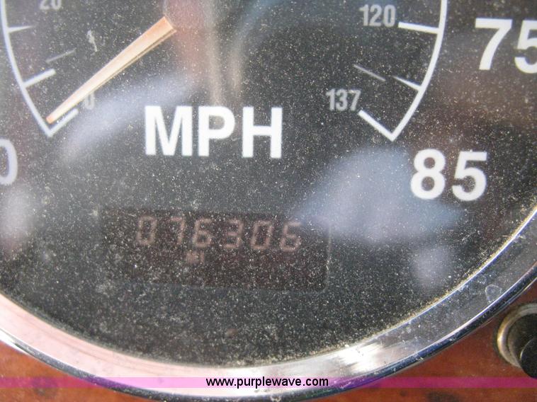 image for item G8284 1996 International F9370 semi truck