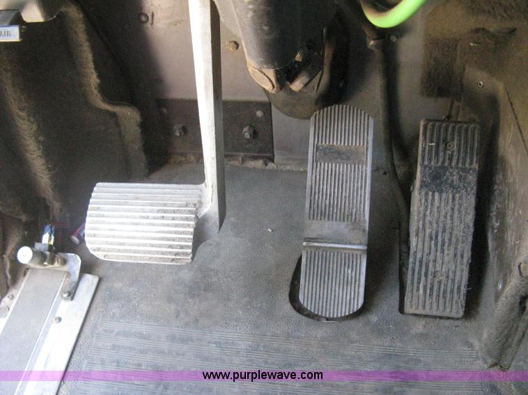 image for item G8284 1996 International F9370 semi truck