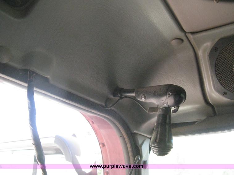 image for item G8284 1996 International F9370 semi truck