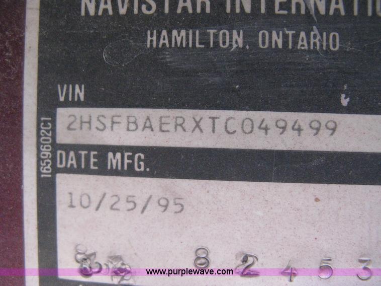 image for item G8284 1996 International F9370 semi truck