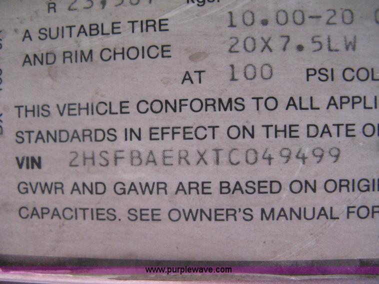 image for item G8284 1996 International F9370 semi truck