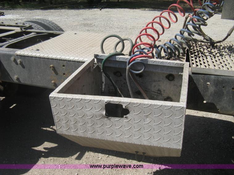 image for item G8284 1996 International F9370 semi truck