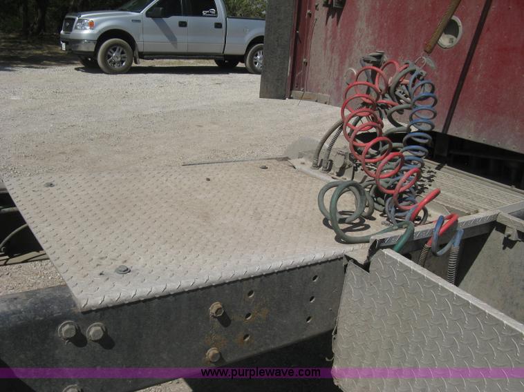 image for item G8284 1996 International F9370 semi truck