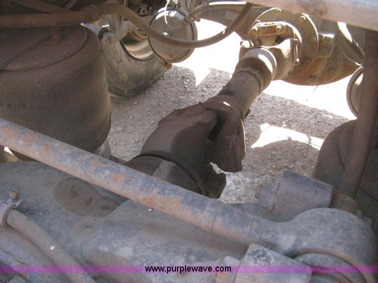 image for item G8284 1996 International F9370 semi truck