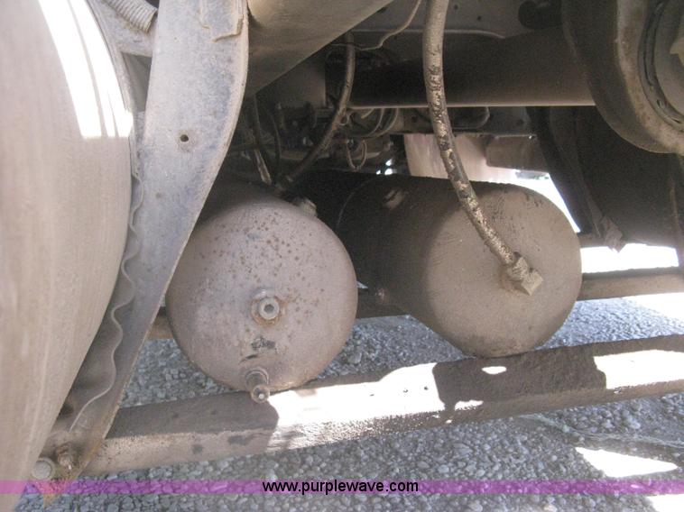 image for item G8284 1996 International F9370 semi truck