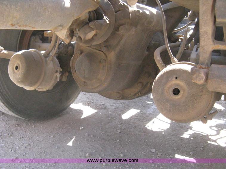 image for item G8284 1996 International F9370 semi truck