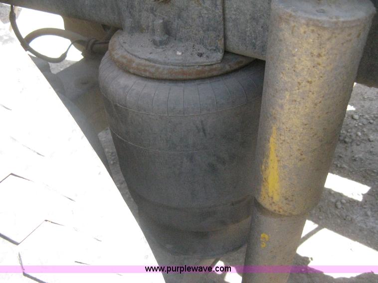 image for item G8284 1996 International F9370 semi truck