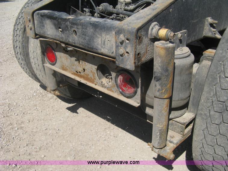 image for item G8284 1996 International F9370 semi truck