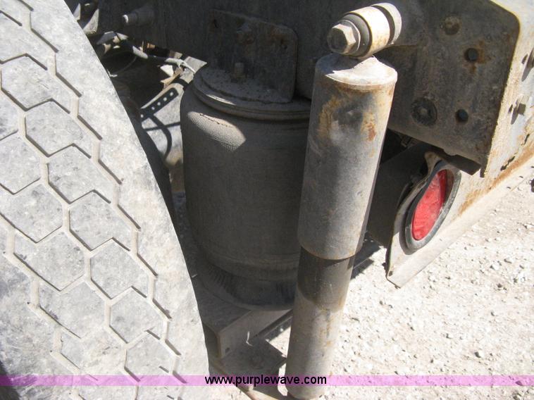 image for item G8284 1996 International F9370 semi truck