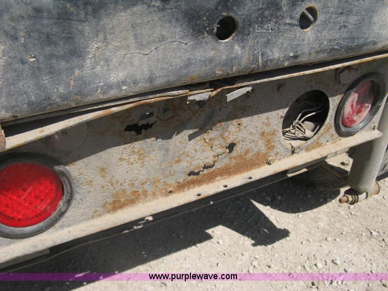 image for item G8284 1996 International F9370 semi truck