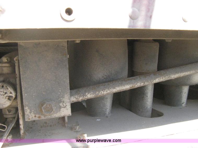 image for item G8284 1996 International F9370 semi truck